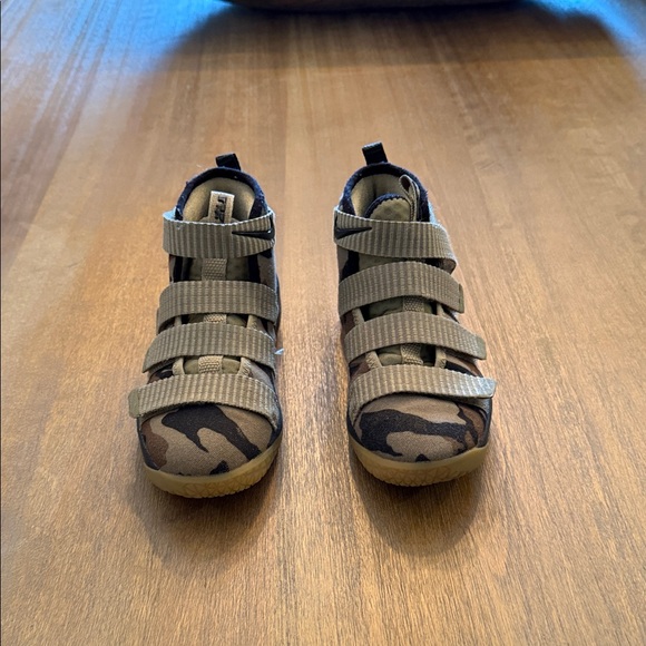 Nike Other - Nike Kids Tan and Black Sneakers